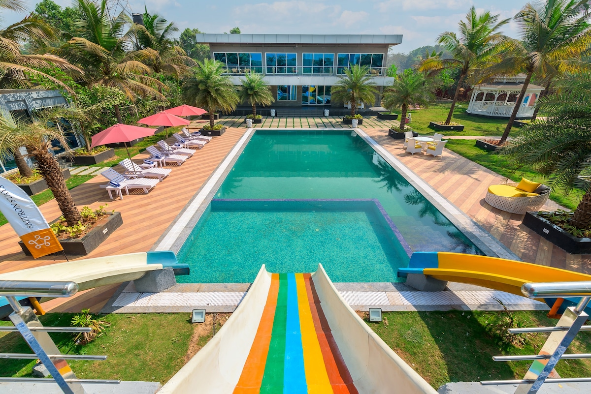 Palm paradise- pet-friendly, pool, water slides