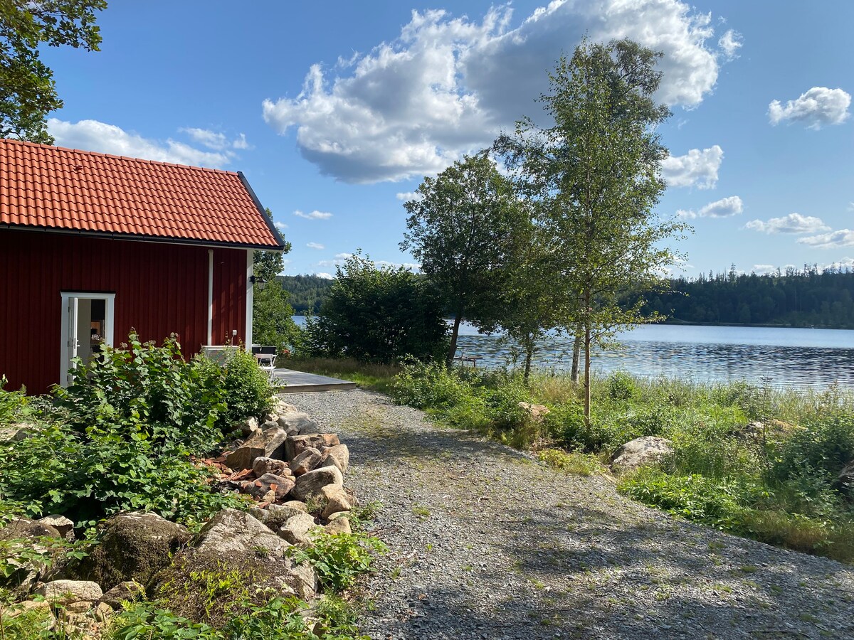 Sjöstuga. Välutrustad för två personer