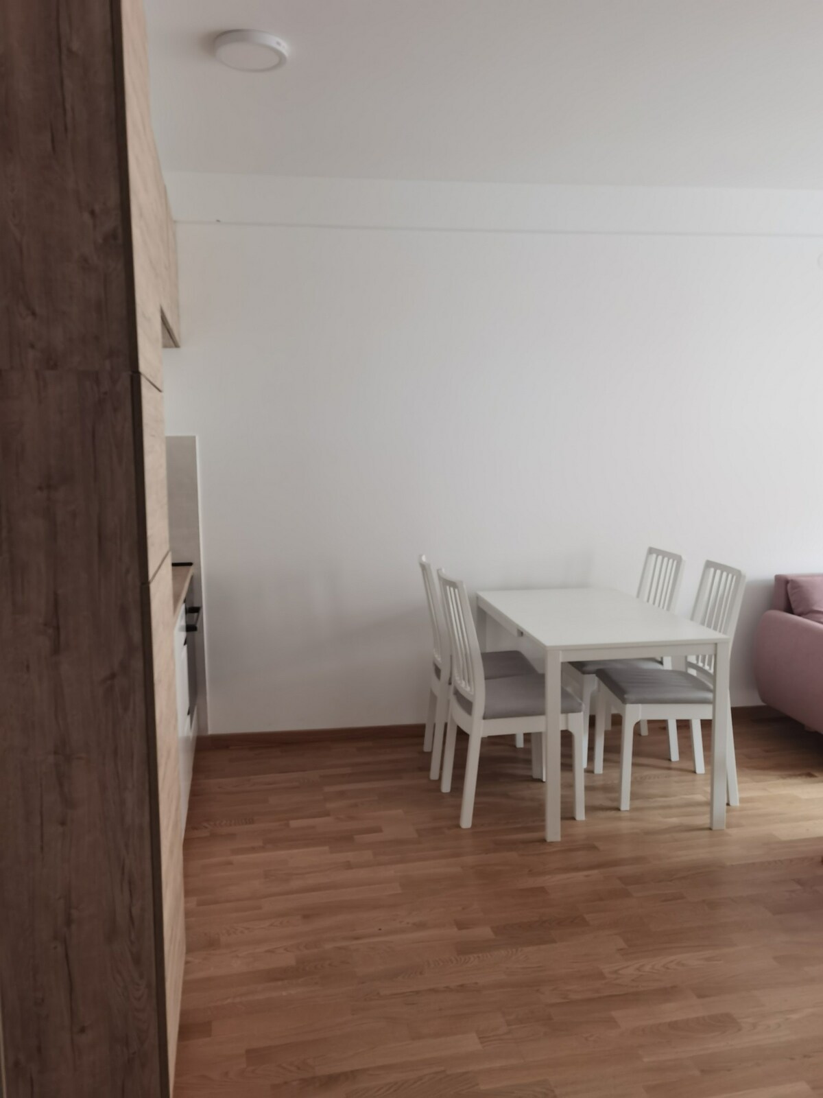 诺维萨德（ Novi Sad ）全新、明亮和舒适的公寓