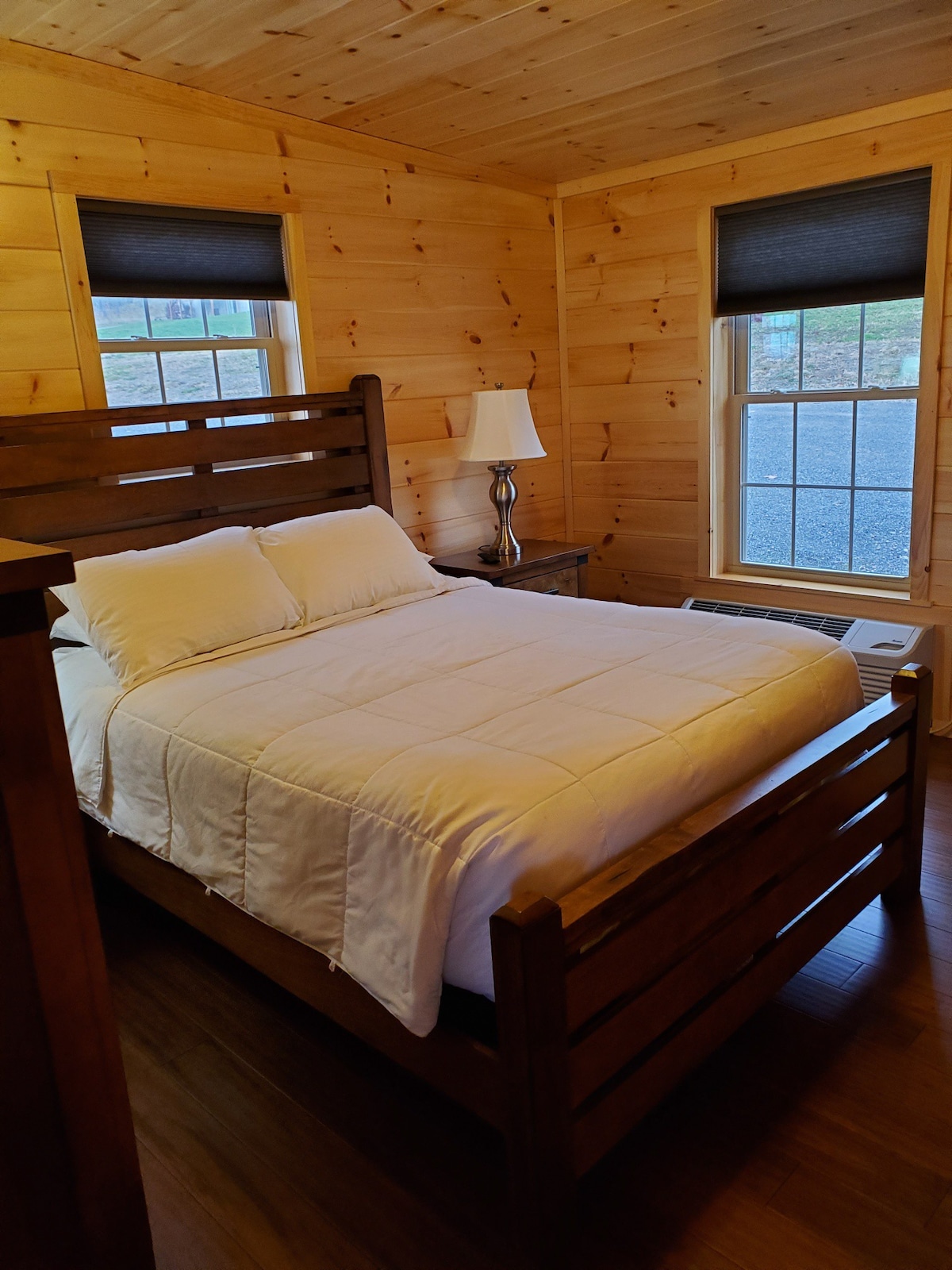 Lakeview Double-bedroom Deluxe Cottage with 2 bath