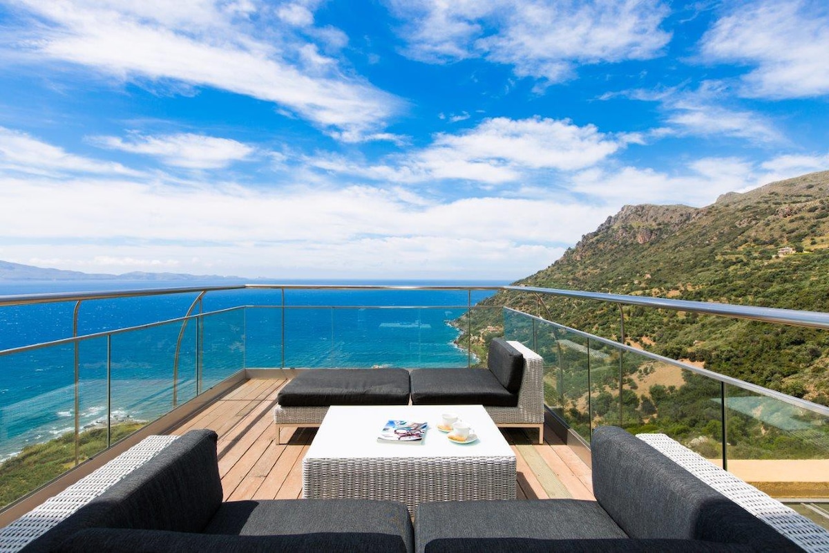 Sea Side Luxury Villa Eleni with pool, in Chania