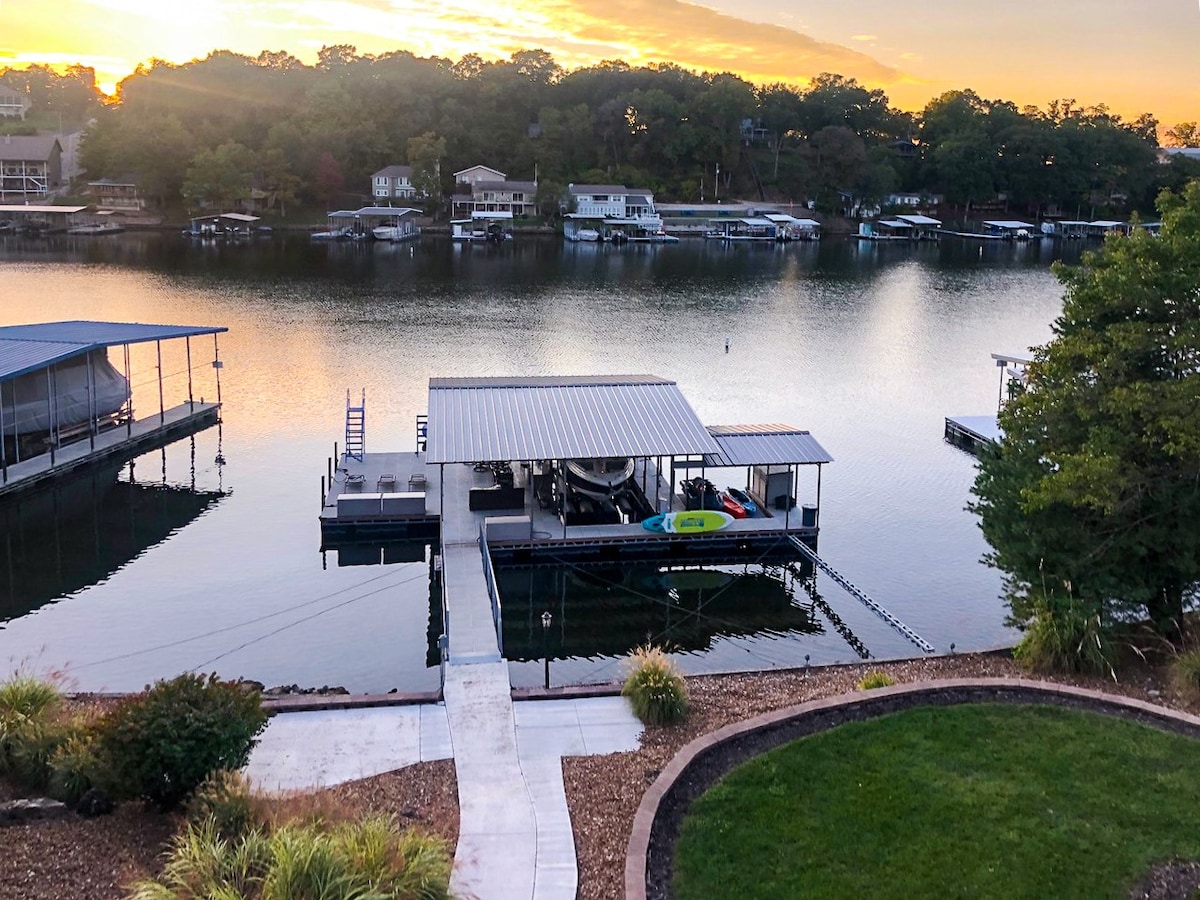 Chimney Cove Waterfront 7-Bedroom w/Premium Dock