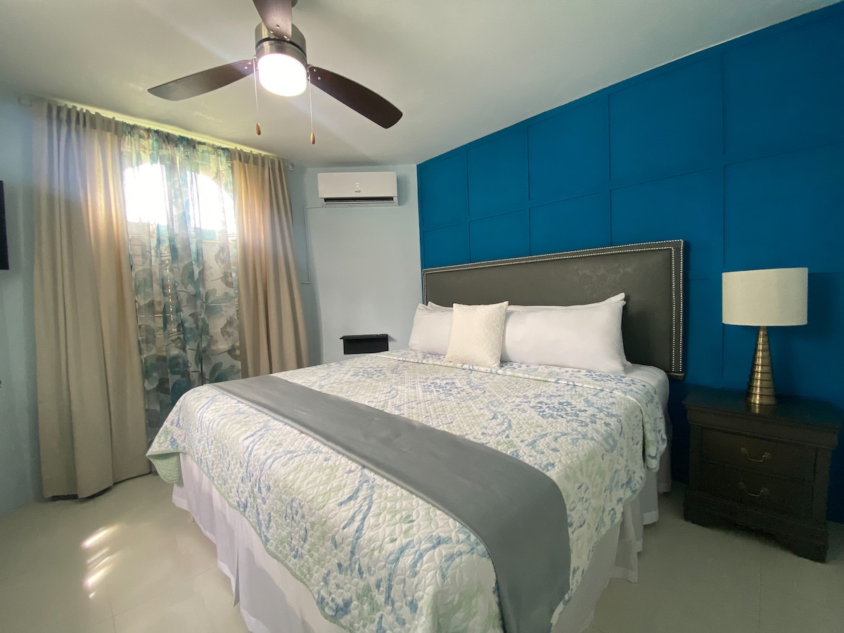 Ocho Rios Sandcastles One Bedroom, Modern Decor