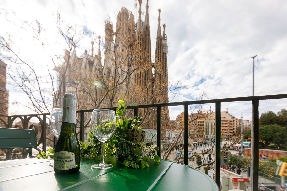 Luxury & spacious Suite view on La Sagrada Familia