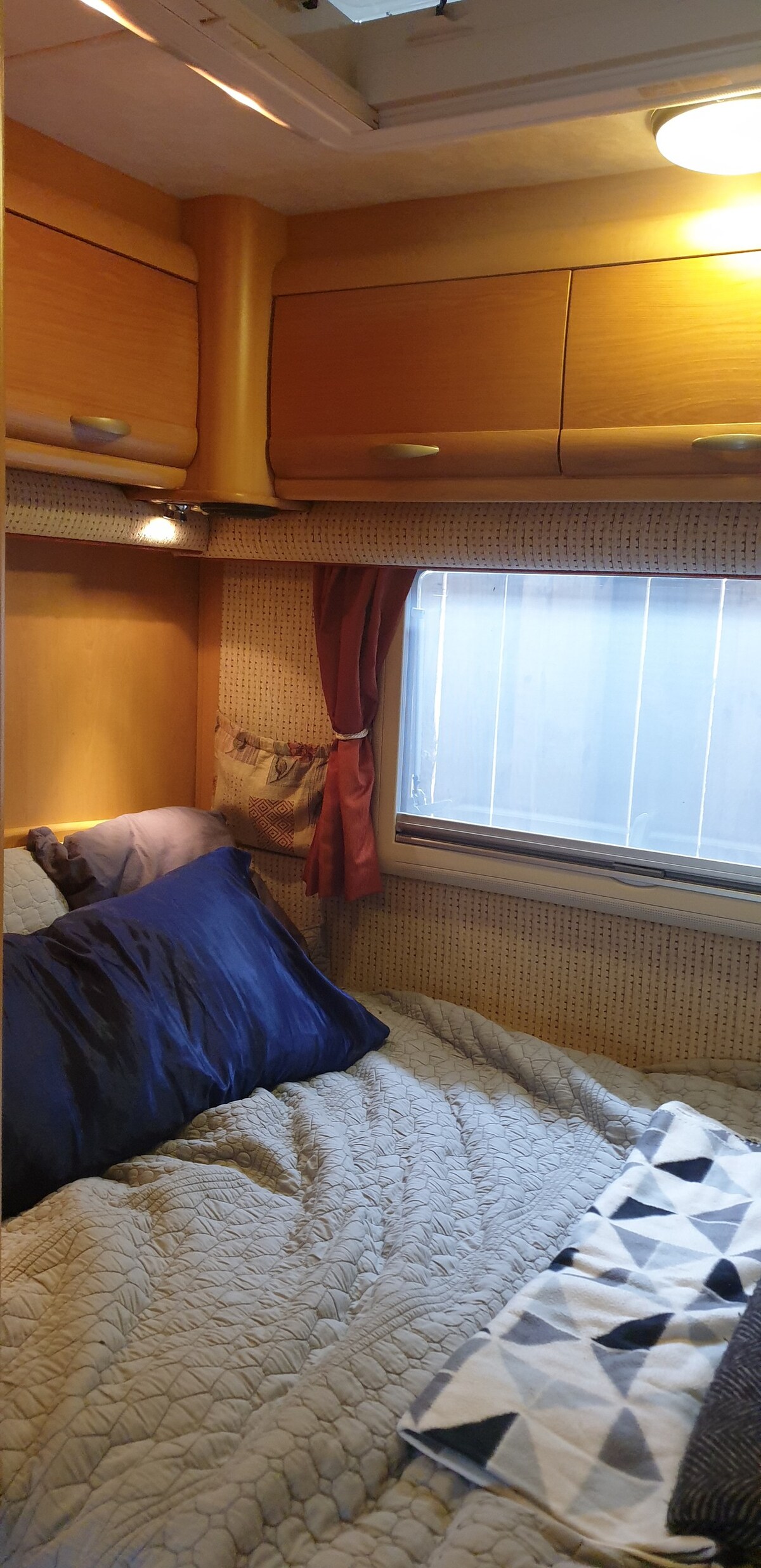 Self-Contained Caravan Close to the Airport&Beach