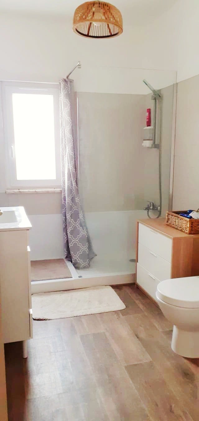 Chambre N°1 avec salle de bains à partager