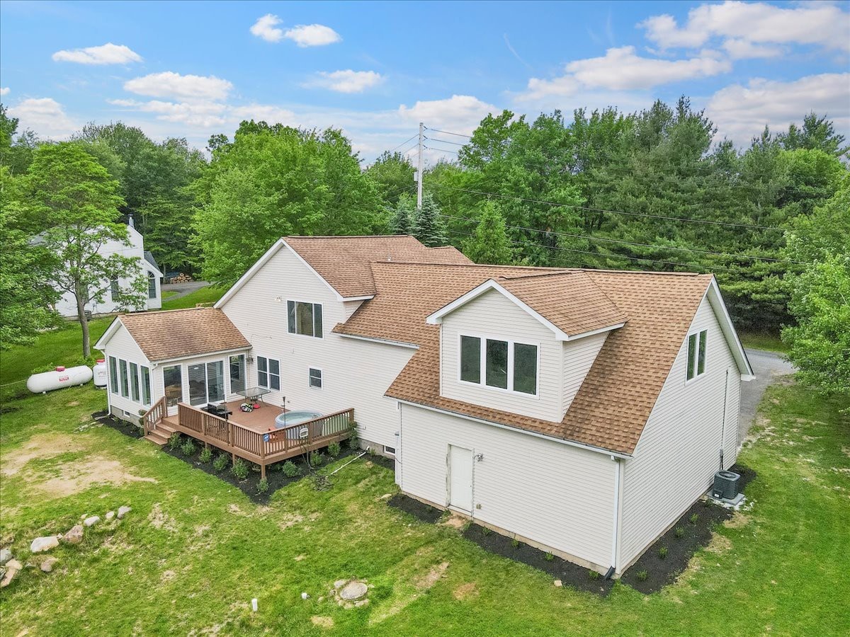 Cheerful 6BR Lakefront Holiday Bungalow