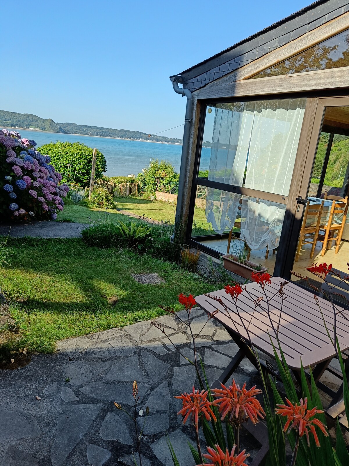 Petite maison avec superbe vue mer et plage