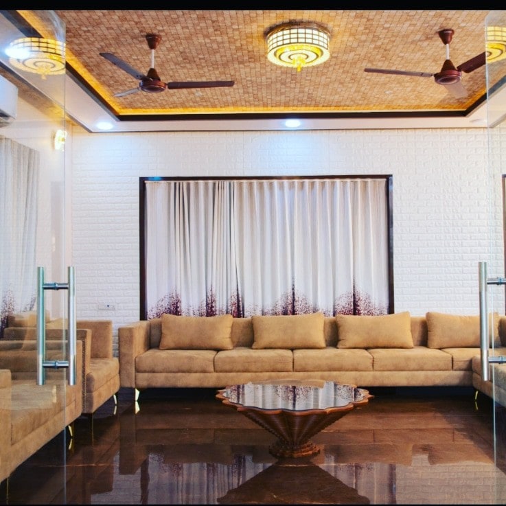 Super Luxurious Villa with pvt pool & Box cricket.