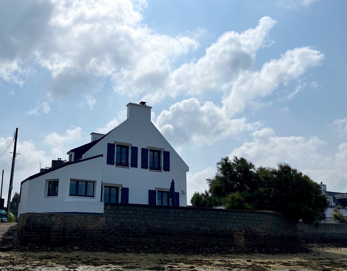 By the seashore at Larmor Baden