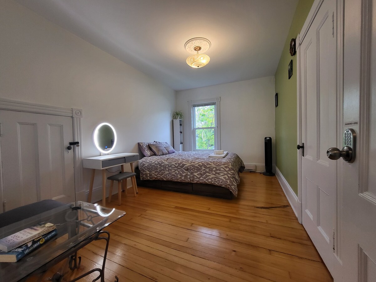 蒙克顿市中心宽敞的私人标准双人床卧室