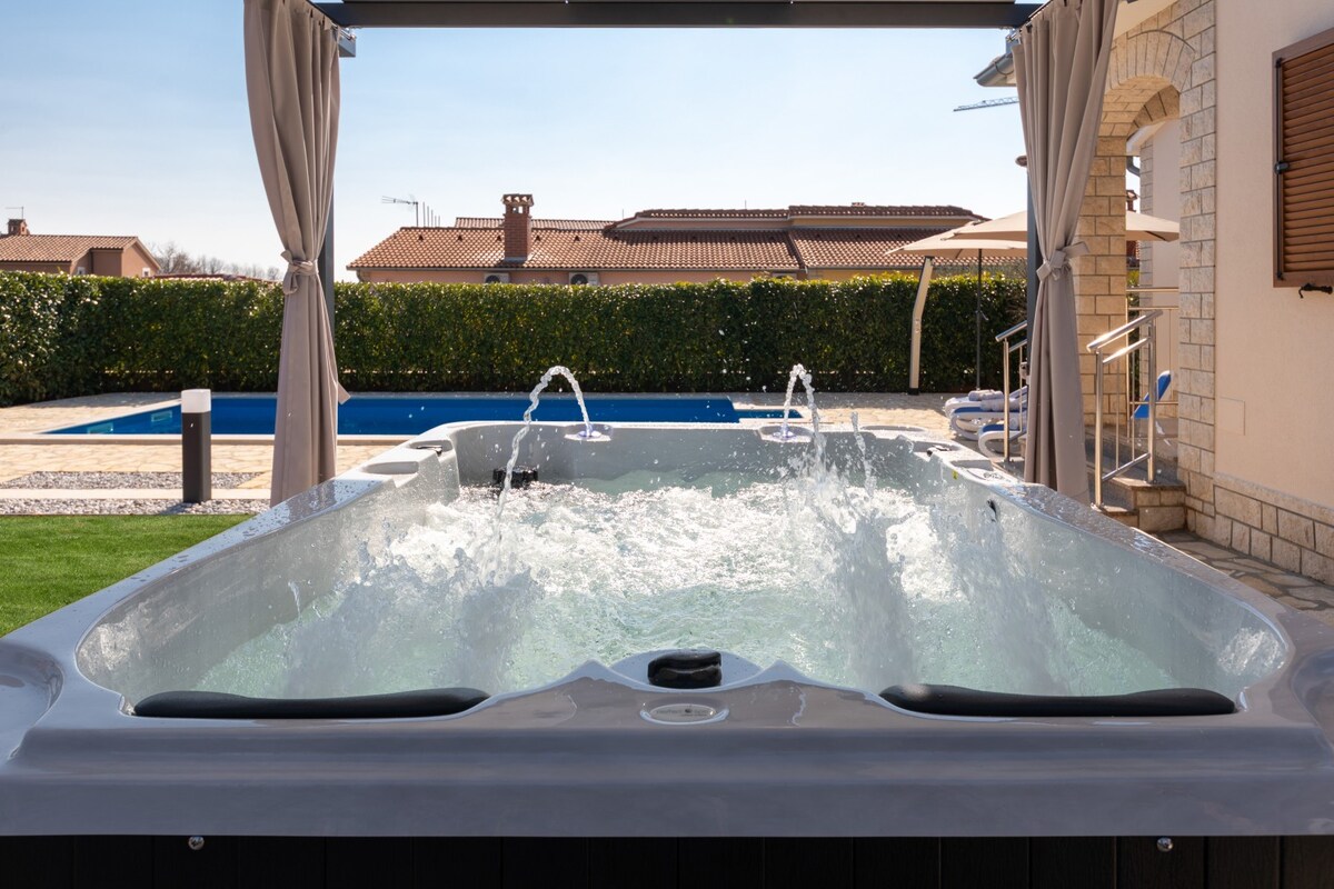 Luxurious Villa Marko with Pool and Jacuzzi