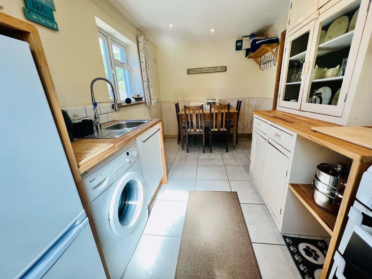 A comfortable two bedroom hideaway in Axmouth
