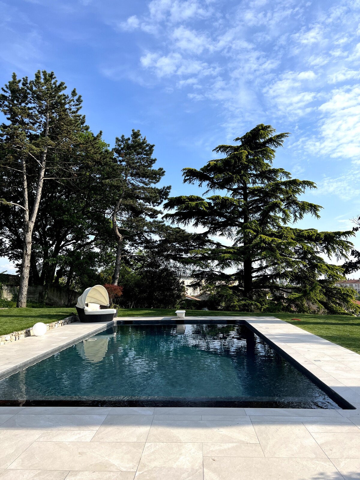 Magnifique villa de style Corbusier avec piscine