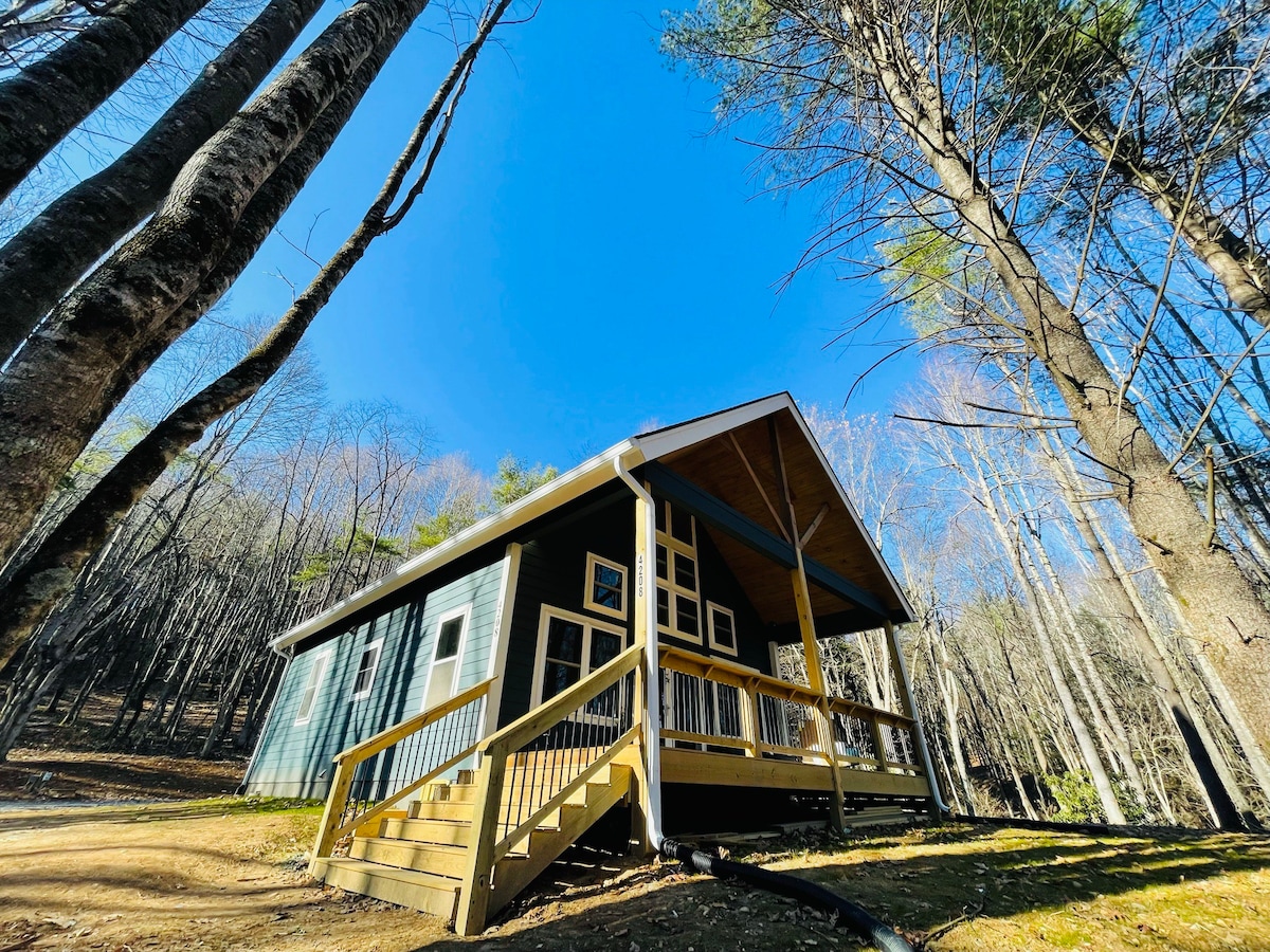 THE HEMLOCK. Modern, Kid-friendly Cabin near Boone