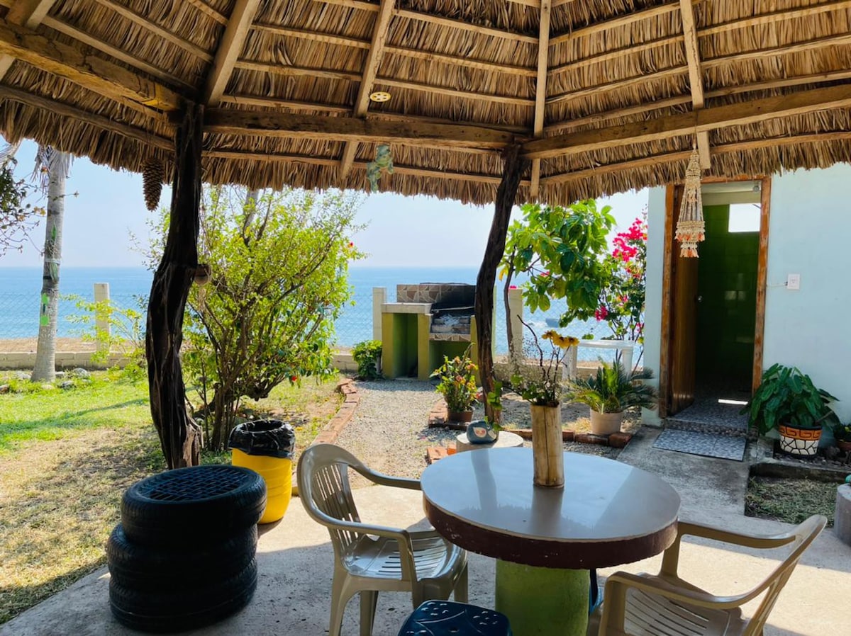 Hermosa Habitacion sobre el mar en el Bejuco Mich.