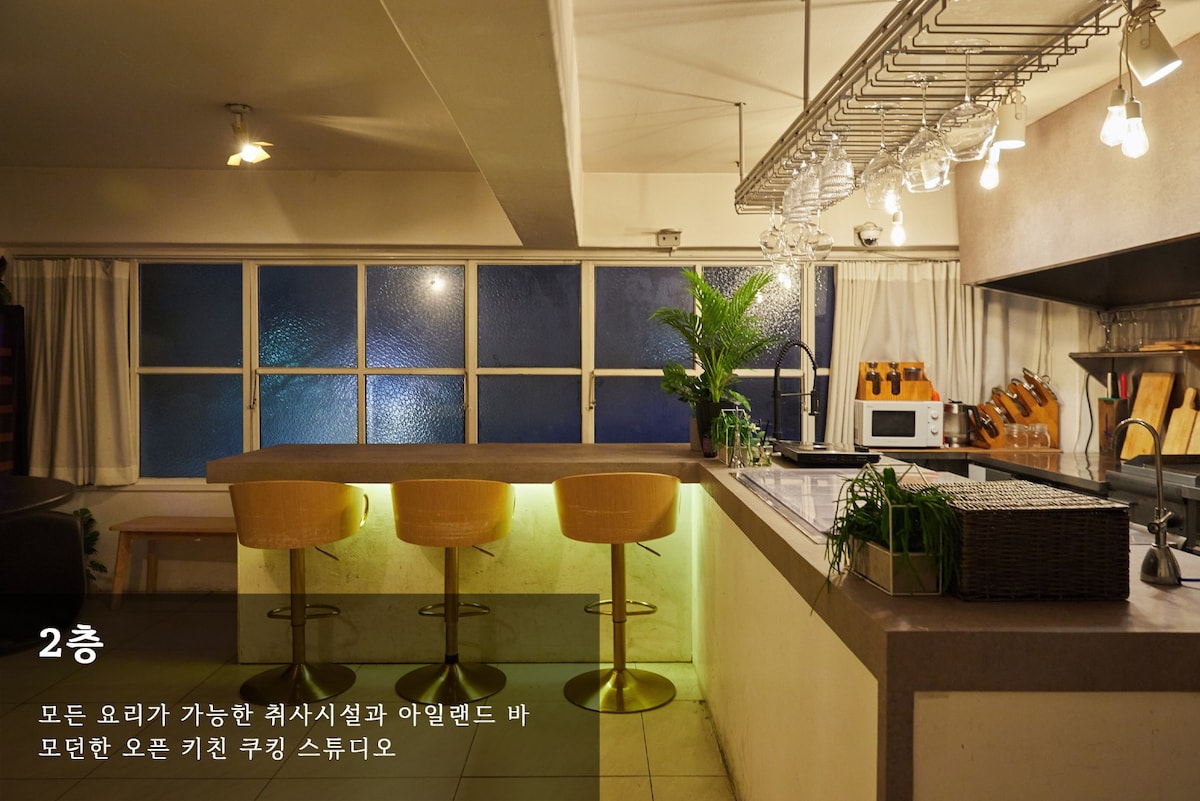 [Sawhoe Yongsan Branch/Ground国立大学大厦]屋顶烧烤派对室，可供所有烹饪。