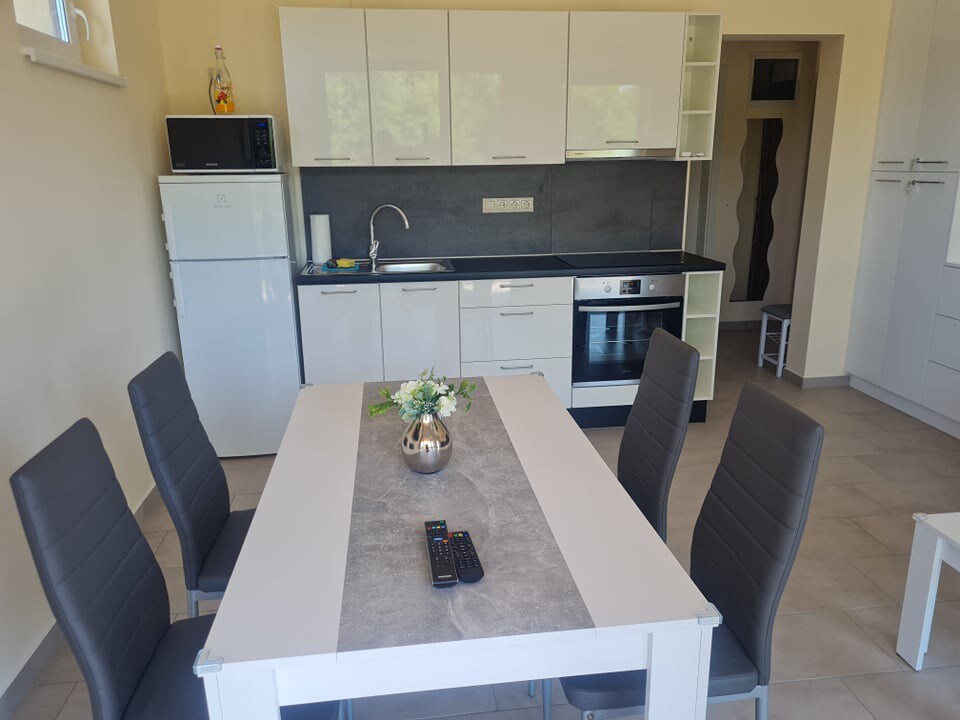 HappyBee Apartman csendes, Balatoni házikó