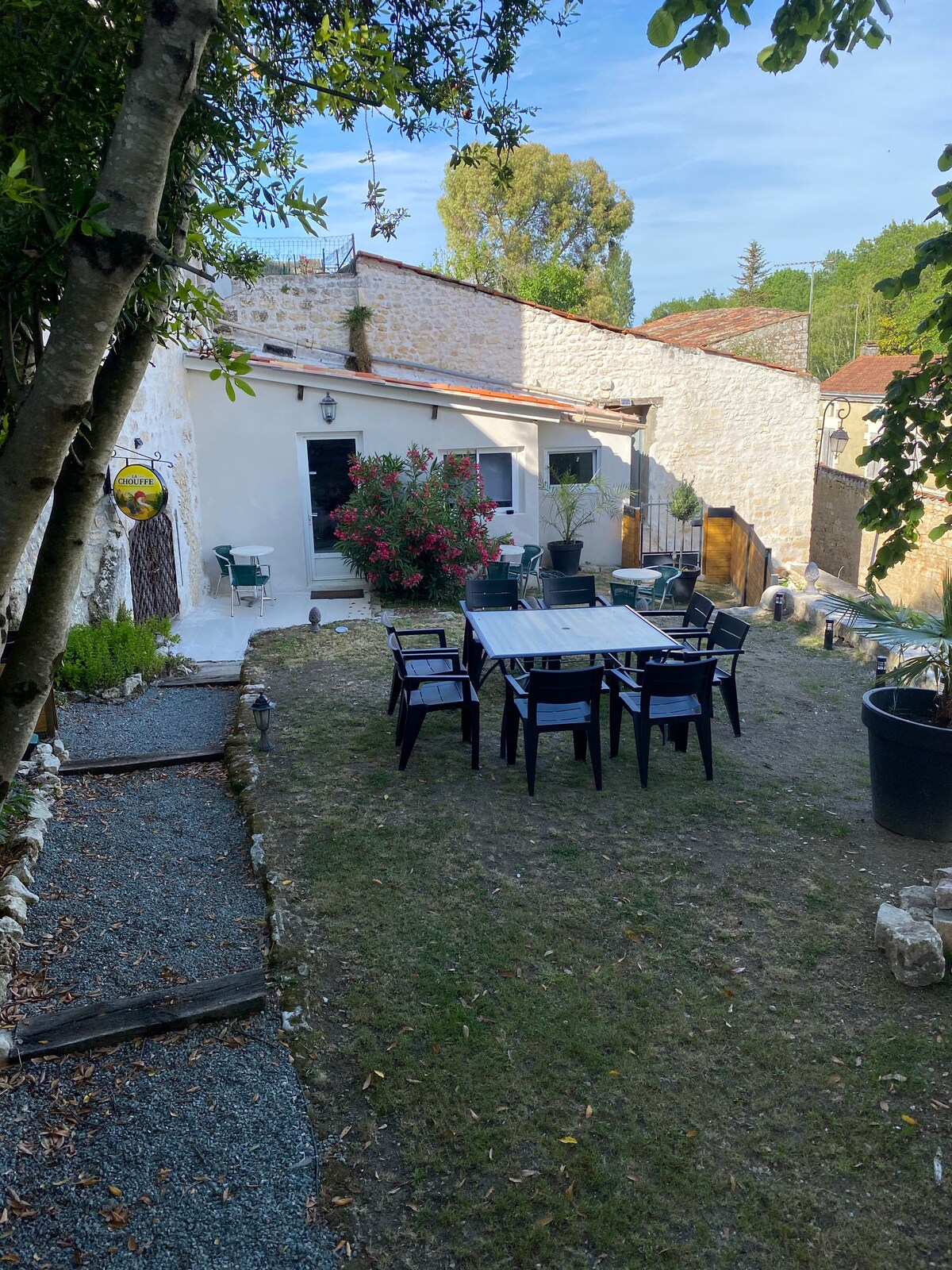 Au cœur de la ville, charmant studio avec jardin.