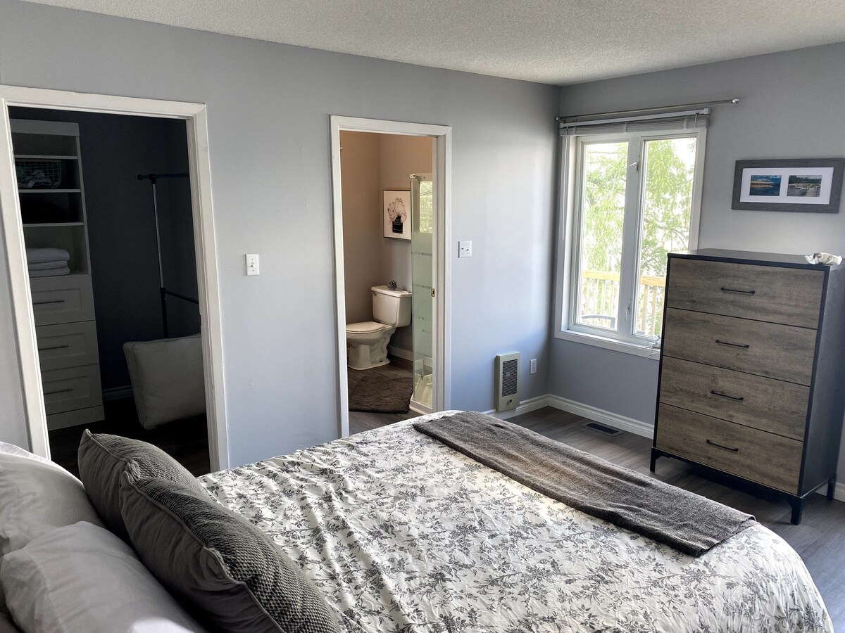 Lovely 1-Bedroom, Ottawa River Waterfront Getaway