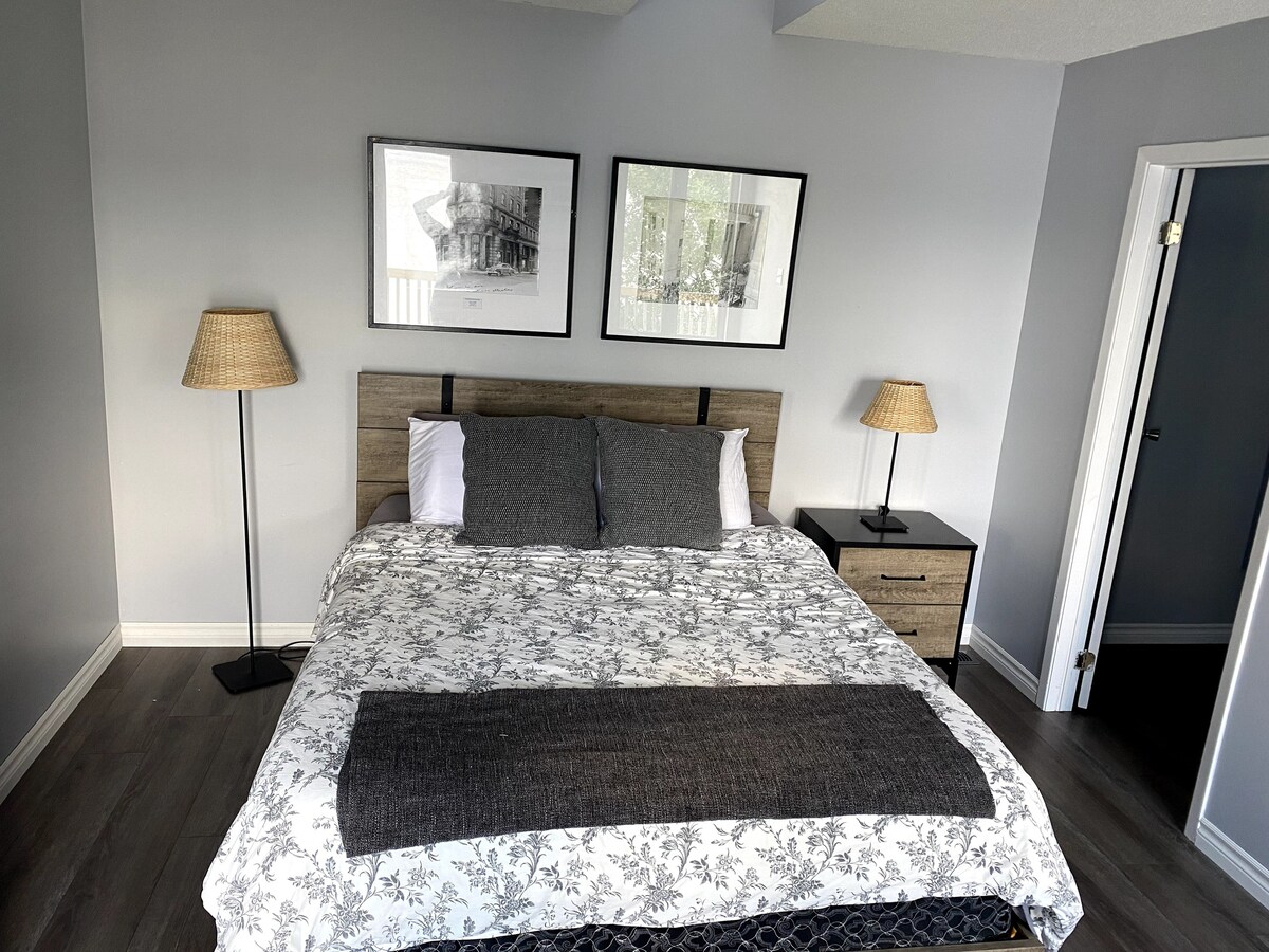 Lovely 1-Bedroom, Ottawa River Waterfront Getaway