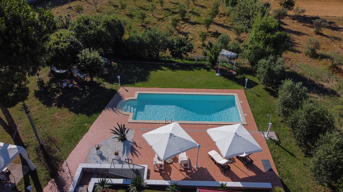 安东内拉别墅（ Villa Antonella ） ：带泳池的漂亮房源
