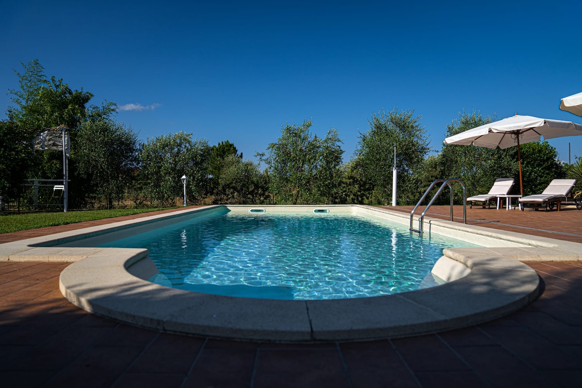 安东内拉别墅（ Villa Antonella ） ：带泳池的漂亮房源