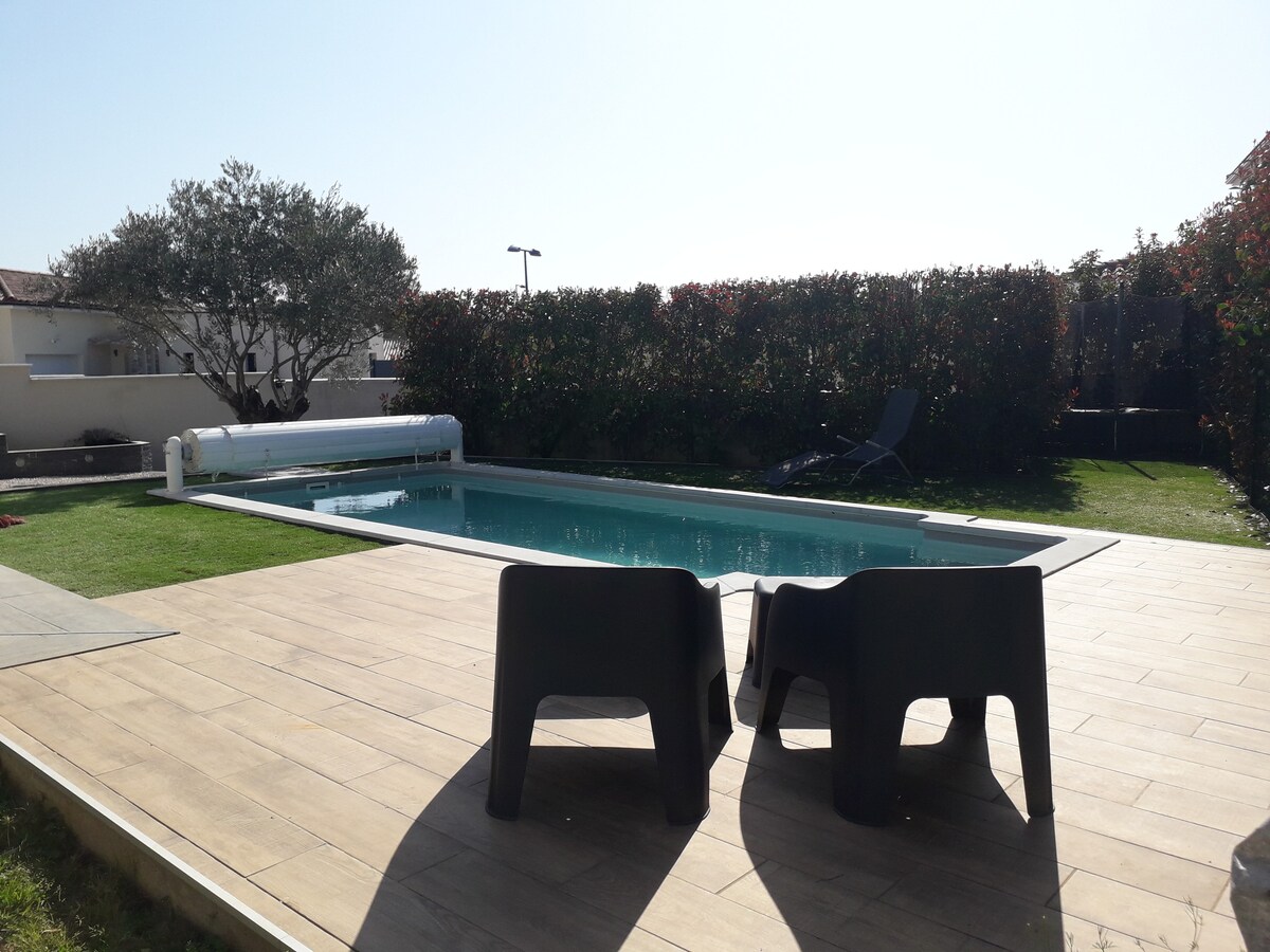 Villa moderne climatisée avec piscine