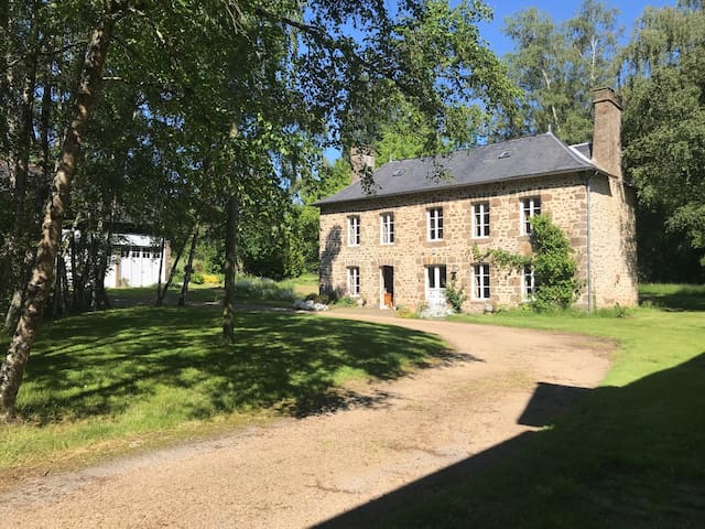 Ambrières-les-Vallées的民宿