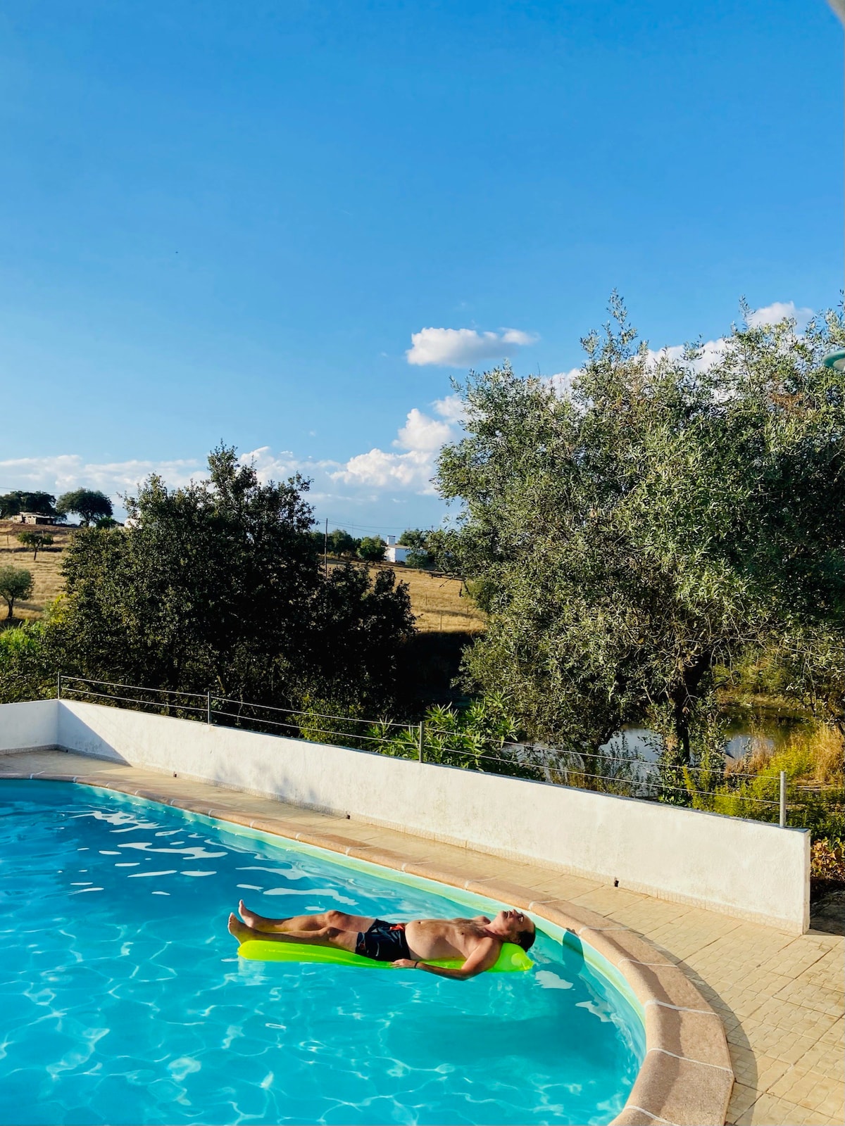 蒙特库雷拉（ Monte Courela ） ：阿伦特霍（ Alentejo ）的游泳池、大自然与宁静
