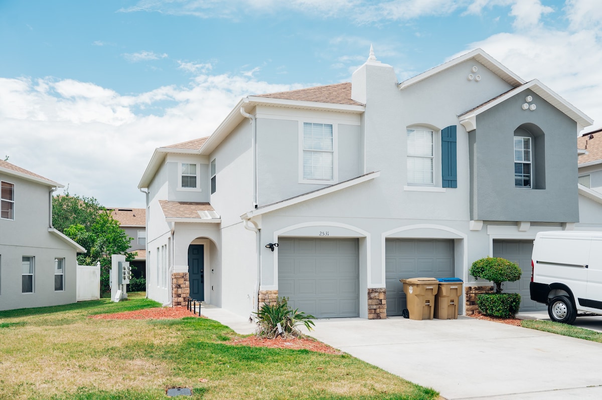 Newly Renovated Luxury 3 Bedroom Townhome