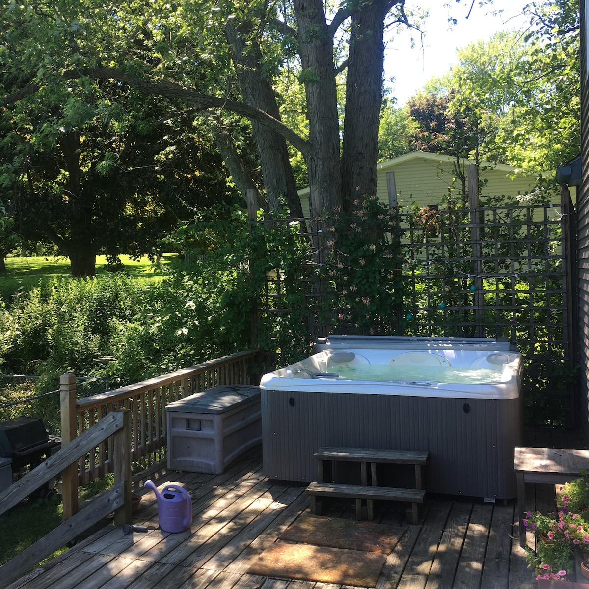 Great house with pool AND hot tub in Tburg Village