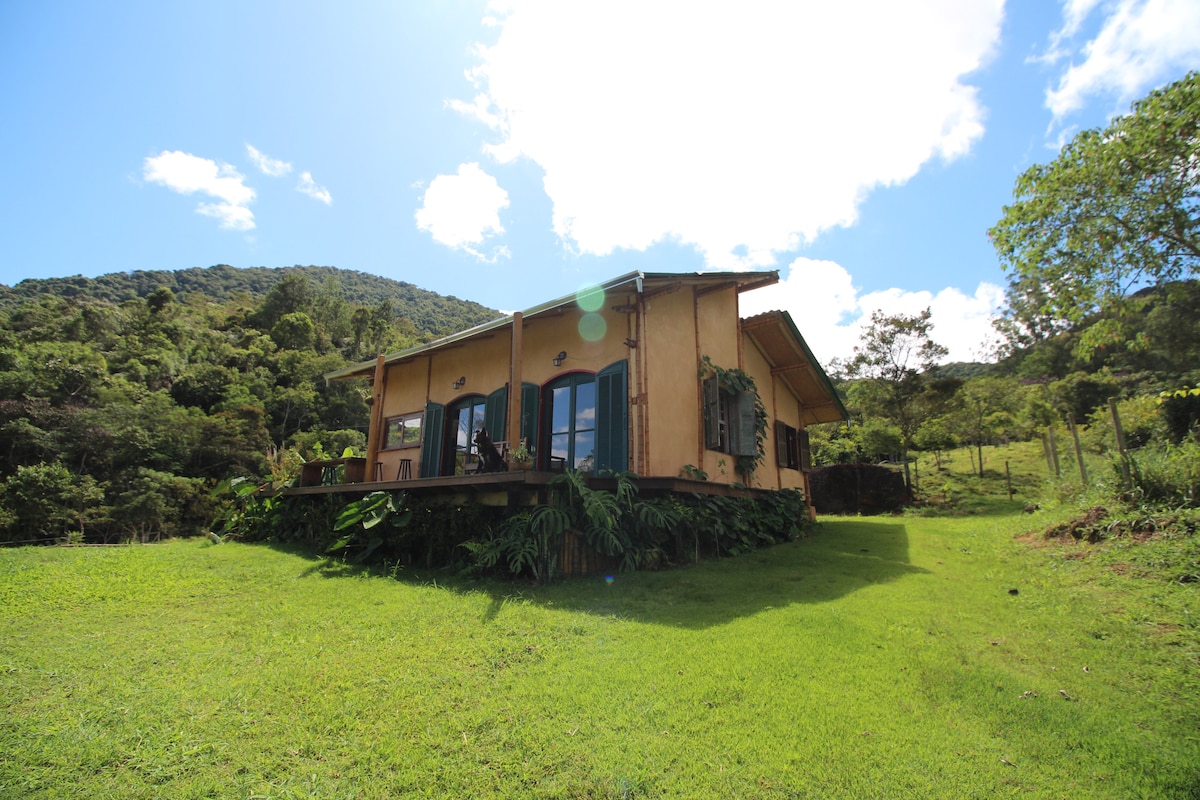 Casa Ecológica na Serra da Mantiqueira