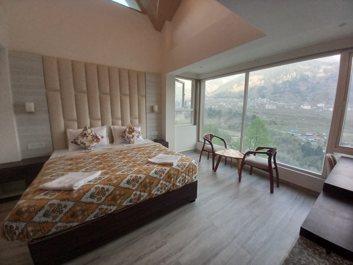 Luxury 8 Rooms - River & Mountain View - 25 PAX