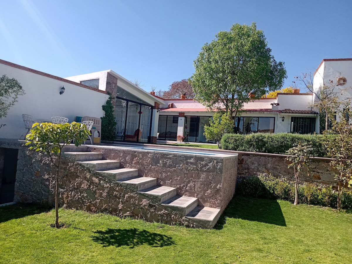 Finca Carele: jardines, terrazas y alberca privada