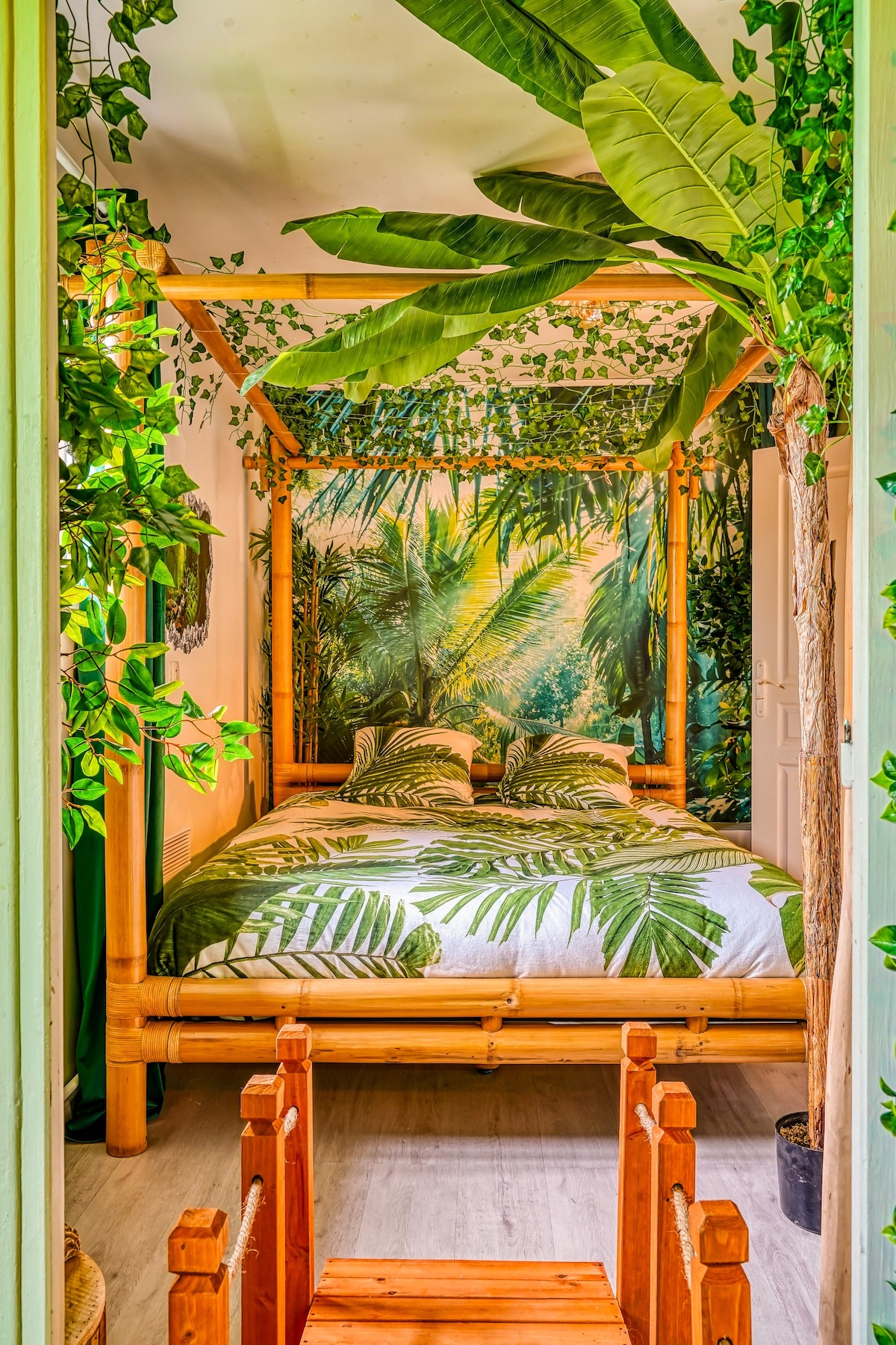 La Belle Fontaine - Love Room Jungle