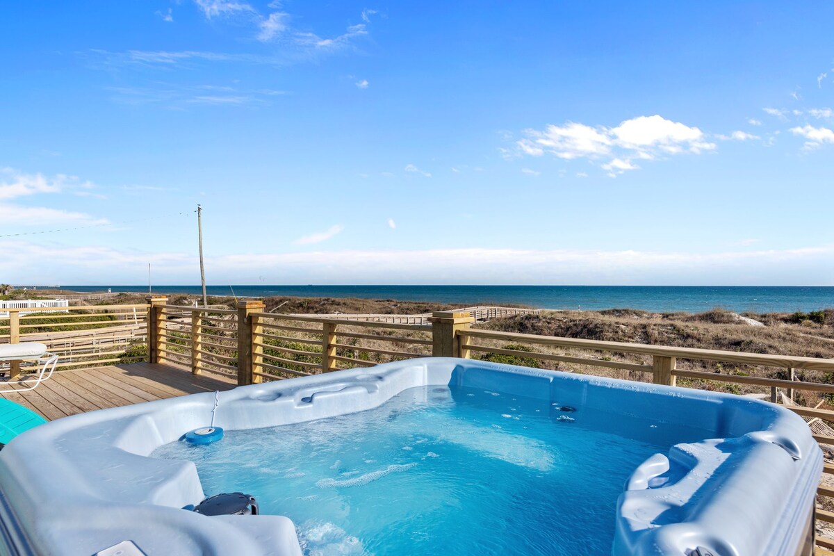 Oceanfront Family Cottage: Hot Tub Pool Game Room