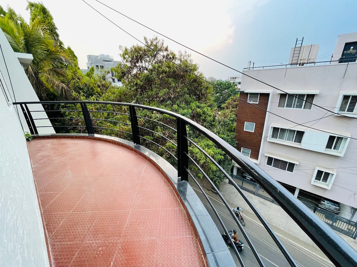 Charming Room with Balcony at Sanctum Indiranagar