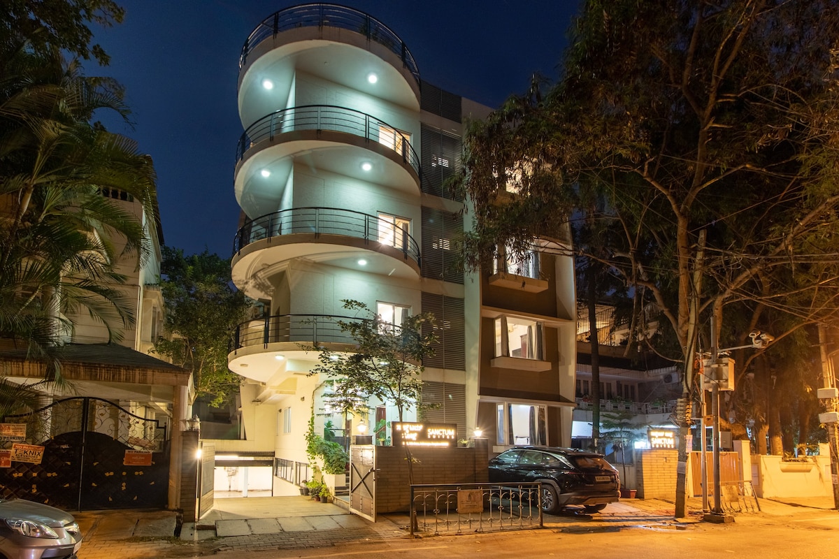 Charming Room with Balcony at Sanctum Indiranagar