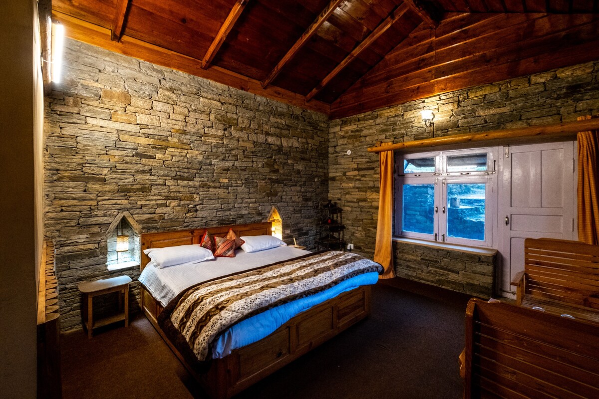 Breezy Affair -Binsar View Boutique Room