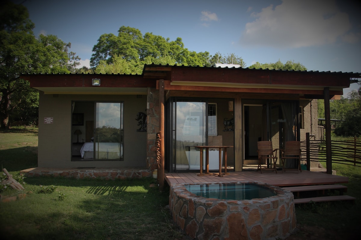 Serenity Lodge - romantic, private, getaway