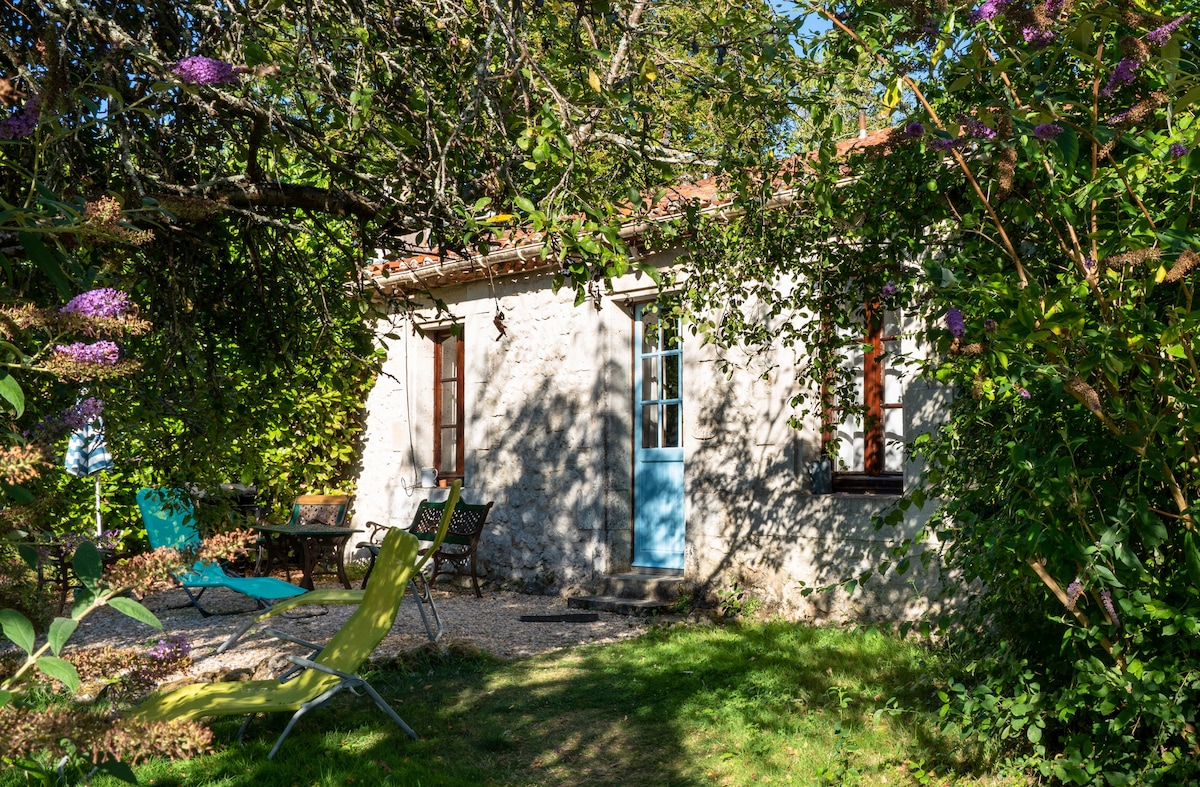 Jardin Cottage at Chez Maurit, pool, tennis court