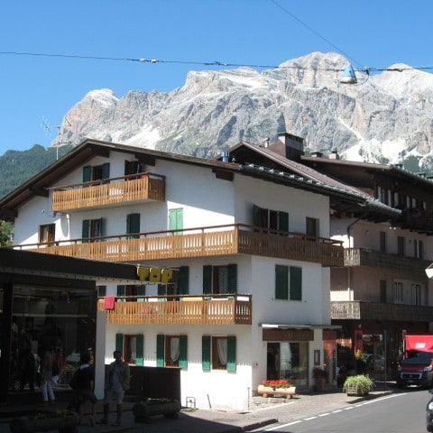 舒适的阁楼，位于科尔蒂纳（ Cortina ）中心