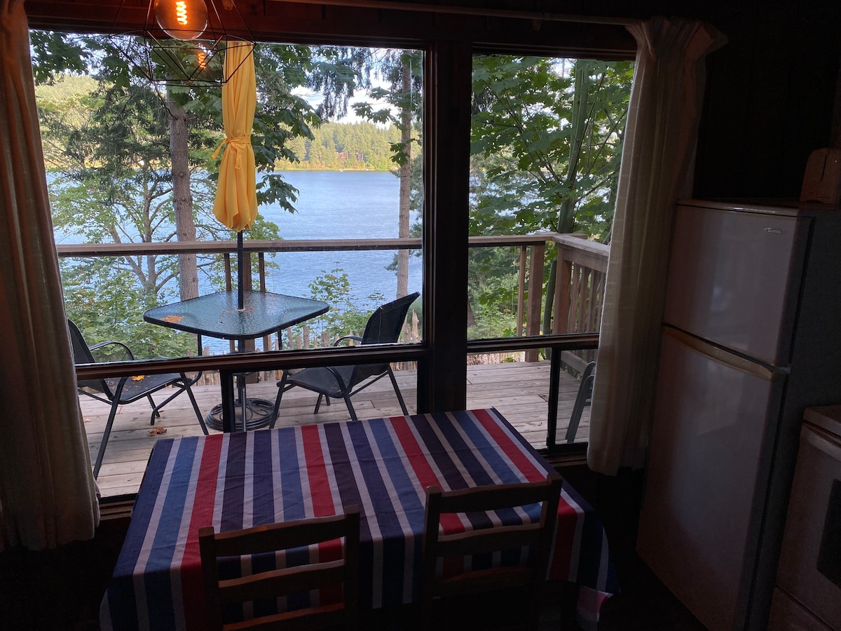 Cottage #4 Maple Ridge Cottages (2 bedrooms)