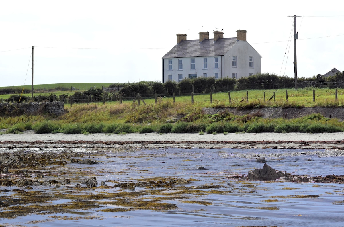 Idyllic Sea View House 1 Minute Walk to the Beach