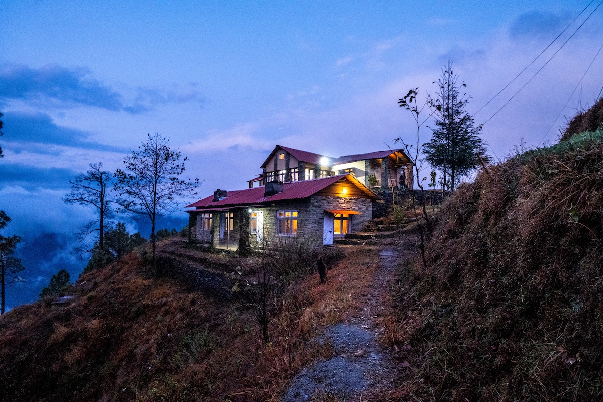 Binsar View Boutique Room l Himalayan Paradise