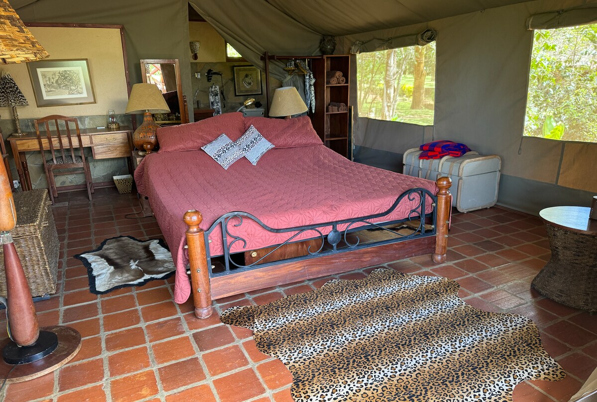 Longonot - Cosy double bedroom tent with a view