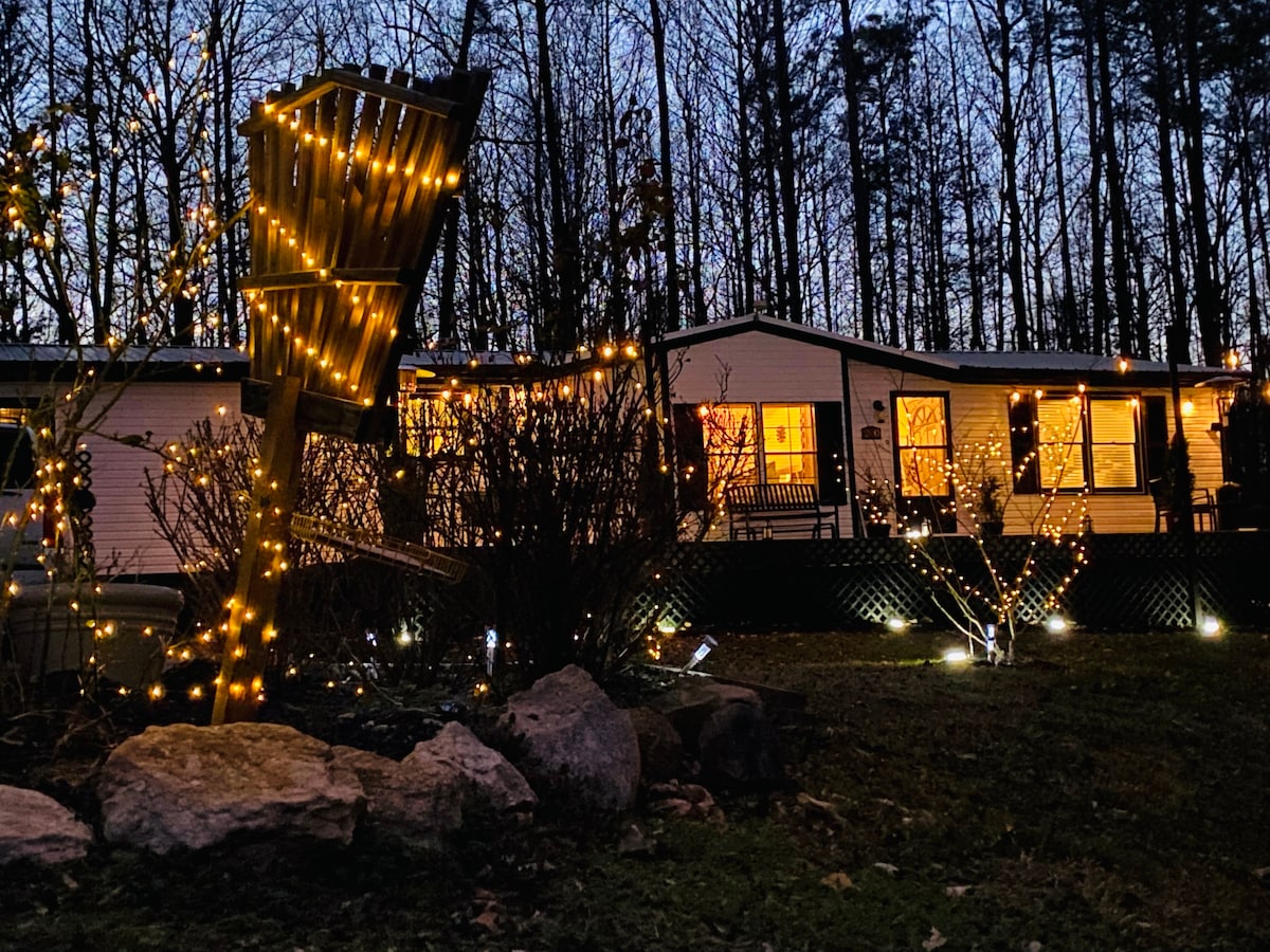 Stylish Cottage in Botanical Oasis Under THE STARS