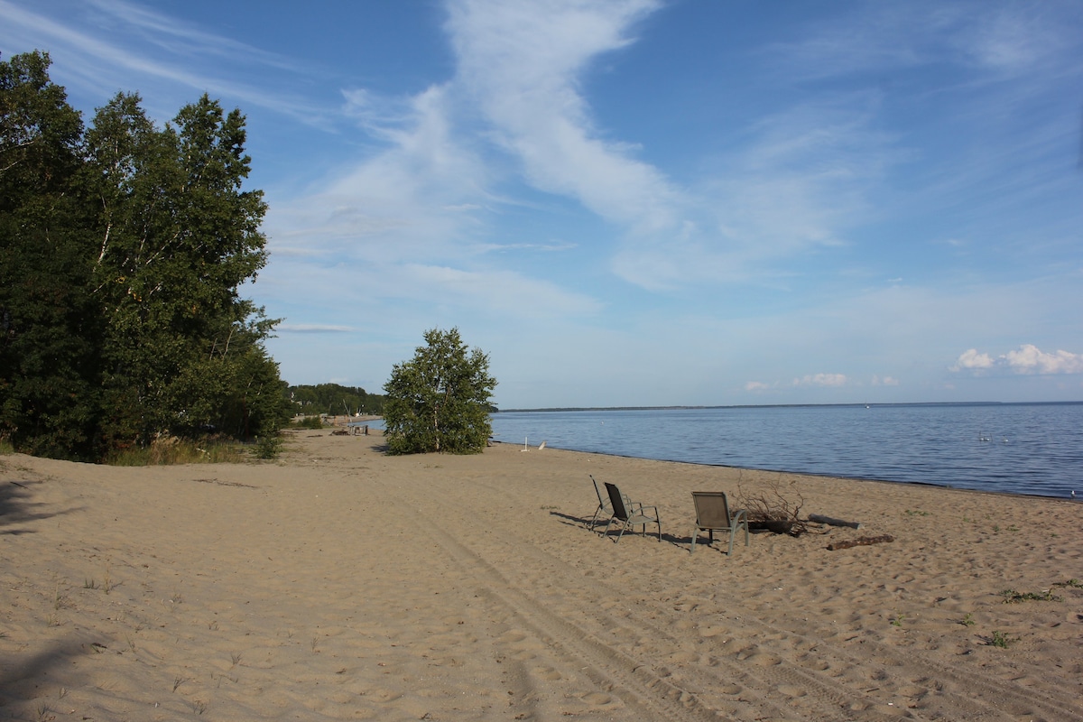 Chalet bord du Lac Saint-Jean with beach