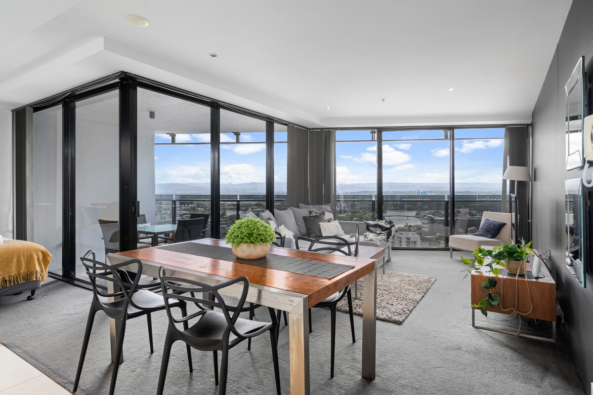 Circle on Cavill – 1 Bed + Study Hinterland View